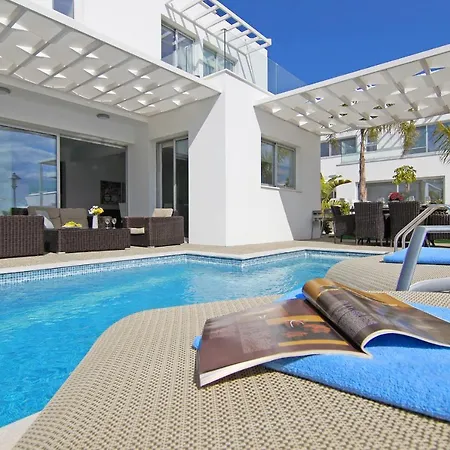 Villa Sunday *